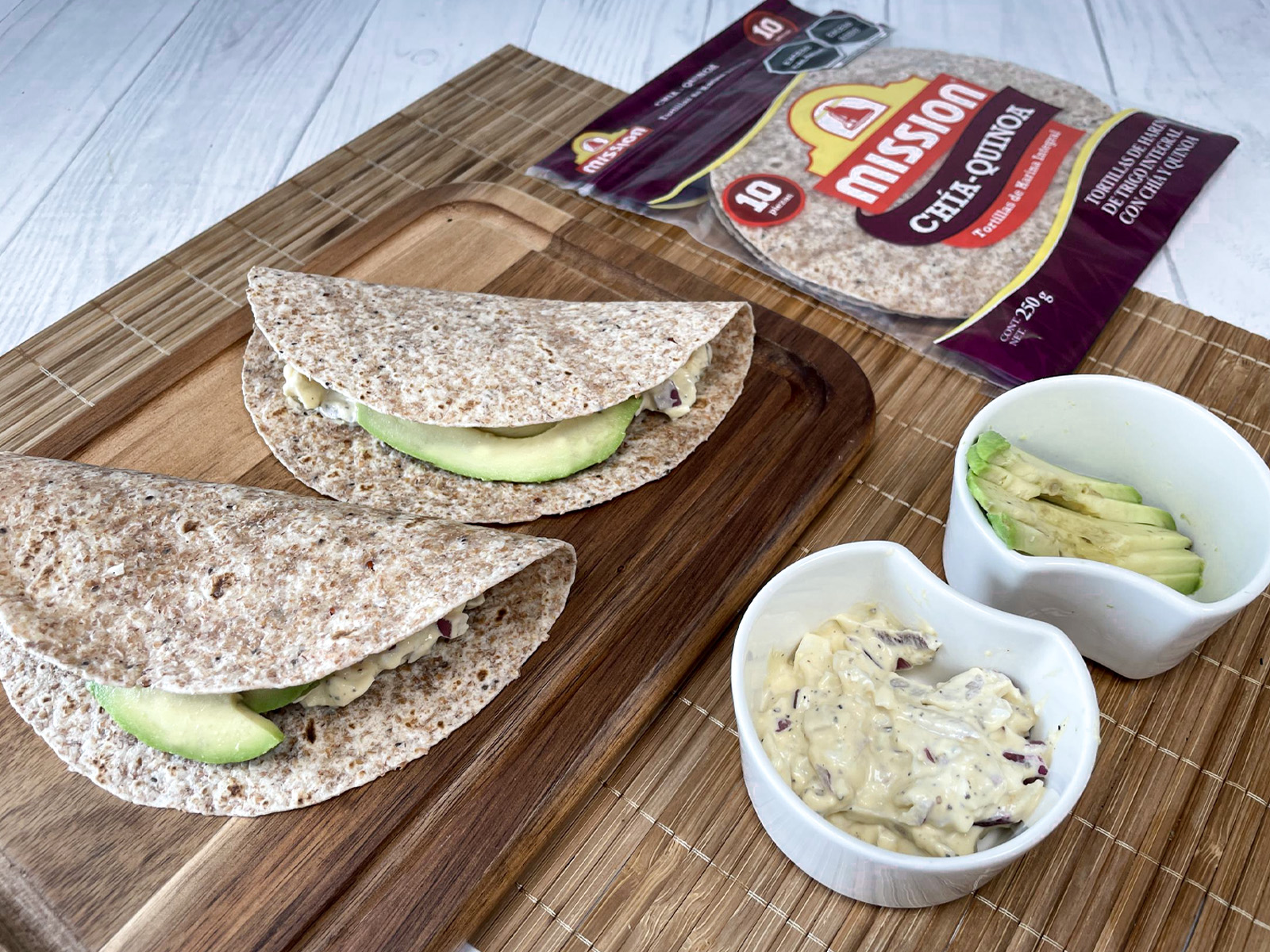 Tacos con Mix de huevo y aguacate